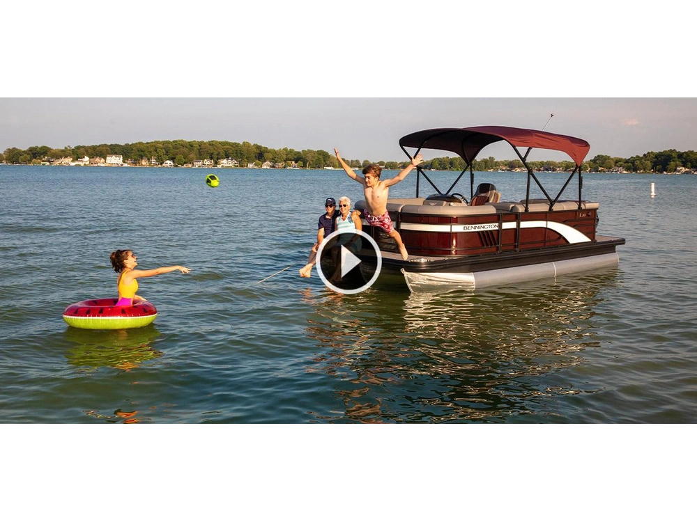 Bennington Marine L Line 20 L Stern Radius Quad Bench 2025 alt