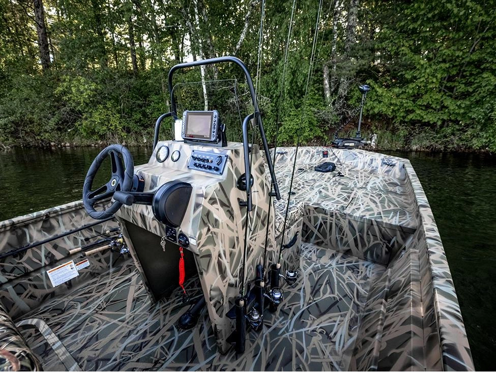 Lund 1870 Predator 1870 Predator Tiller 2025 alt