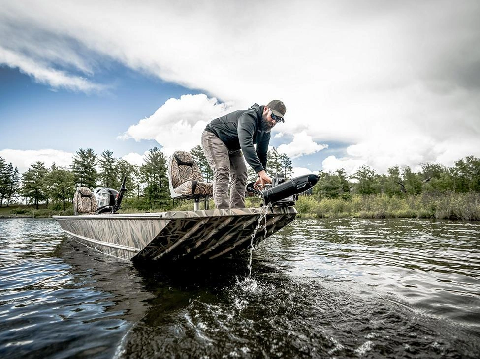 2025 Lund 1660 Predator 1660 Predator Tiller alt