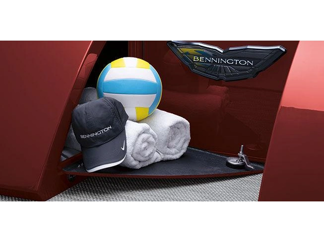 Bennington Marine QX Line 23 QX Fastback Quad Bench 2025 alt