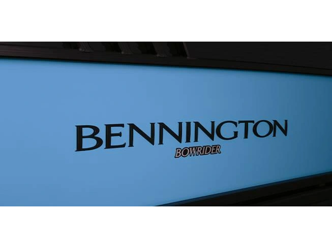 Bennington Marine L Bowrider Line 23 LT Fastback Quad Bench 2025 alt