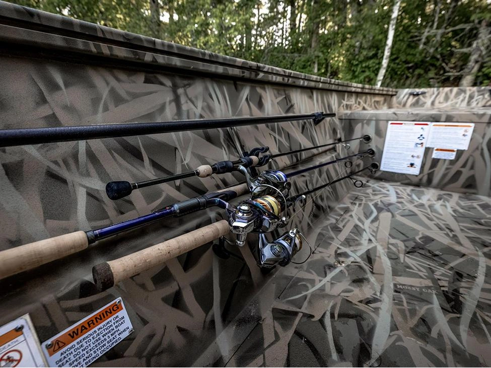 Lund 1870 Predator 1870 Predator Tiller 2025 alt