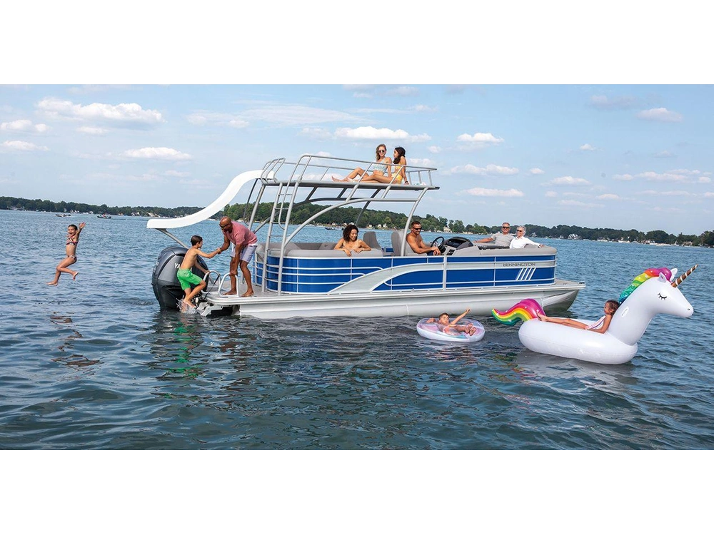 2025 Bennington Marine L Line 20 L Stern Radius Quad Bench alt