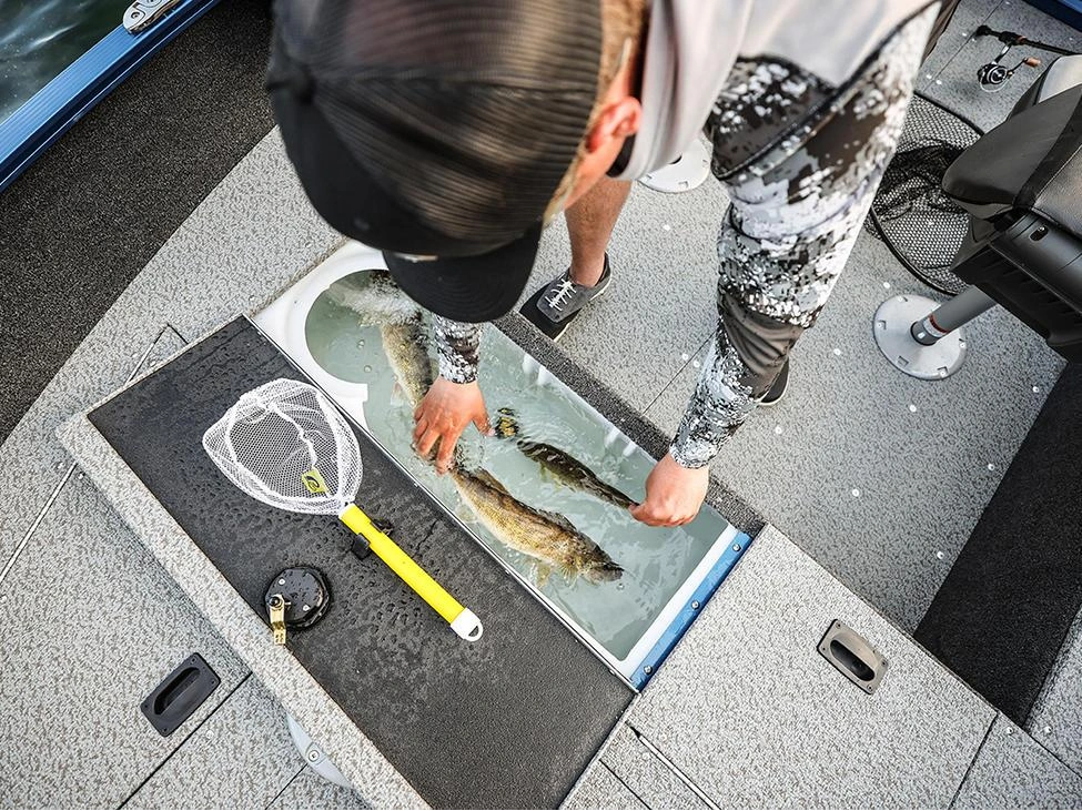 2025 Lund 1650 Angler 1650 Angler Tiller alt