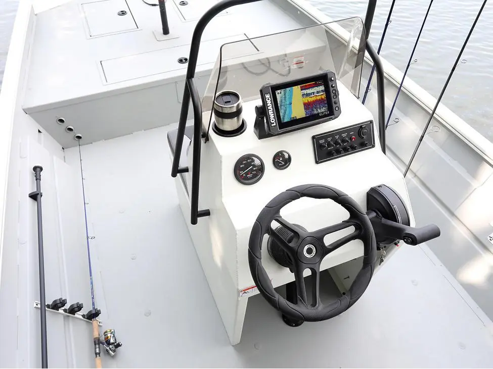 Lund 2070 Predator SS 2025
