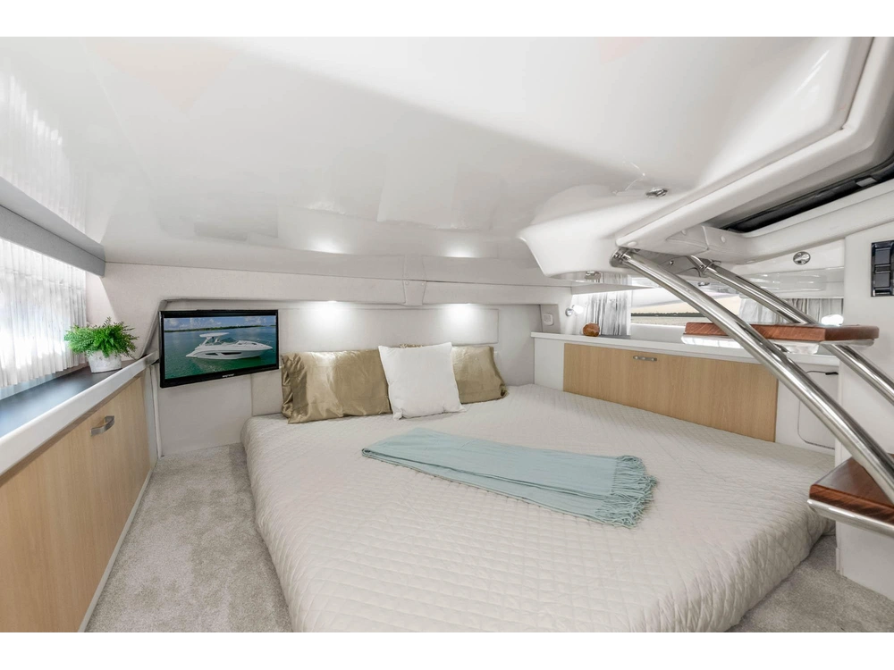 Regal 33 Express 33 Express 2025 alt