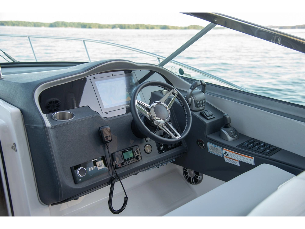 Regal 33 Express 33 Express 2025 alt