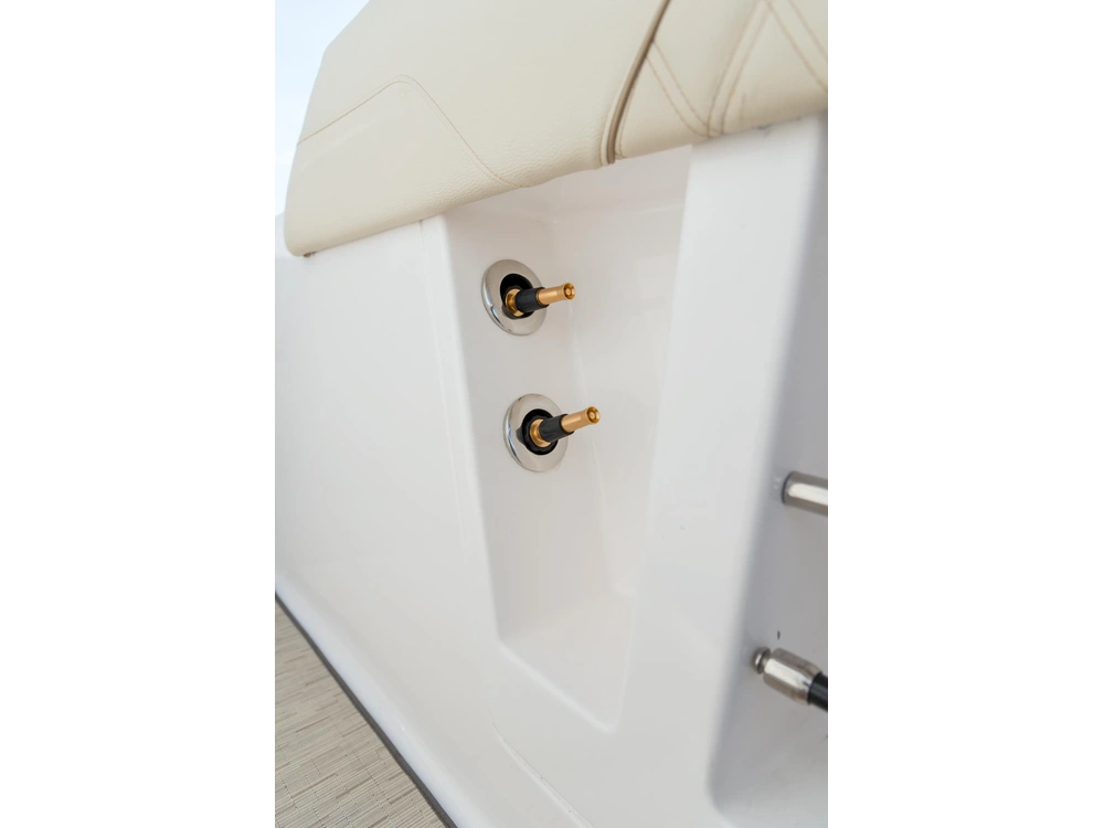 Regal 33 SAV 33 SAV 2025 alt