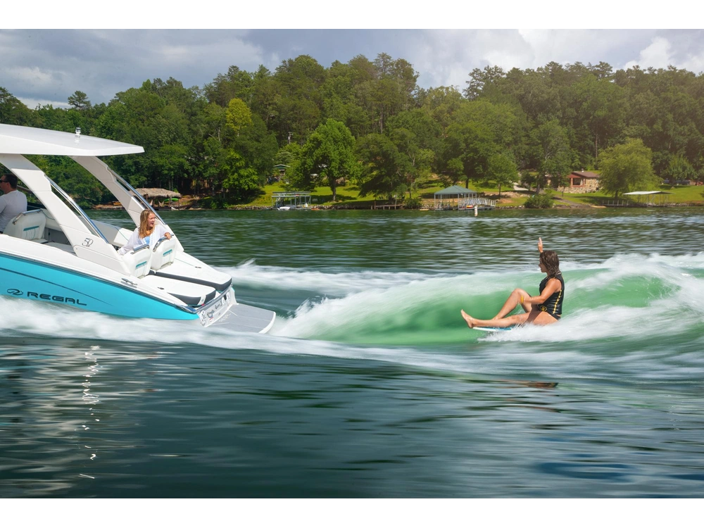 Regal LS4 Surf LS4 Surf 2025 alt