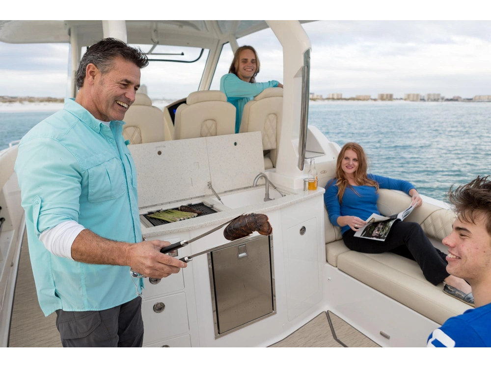 Regal 33 SAV 33 SAV 2025 alt