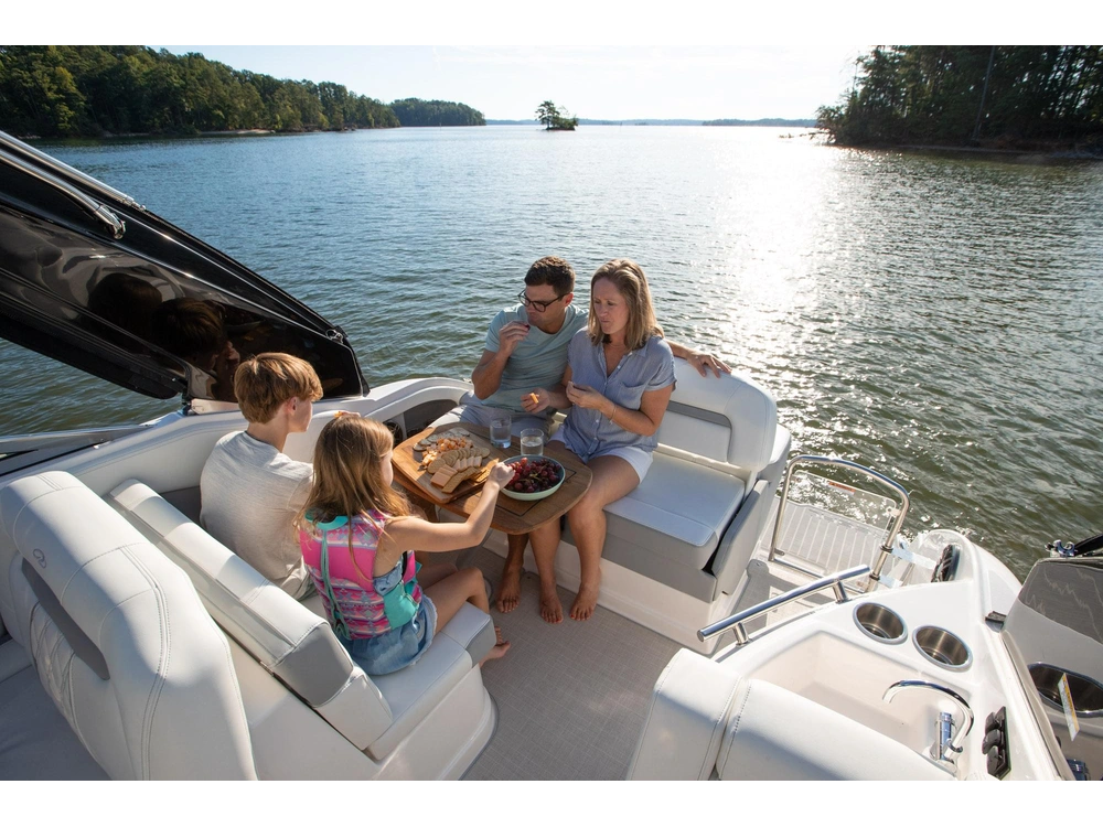 Regal 28 Express 28 Express 2025 alt