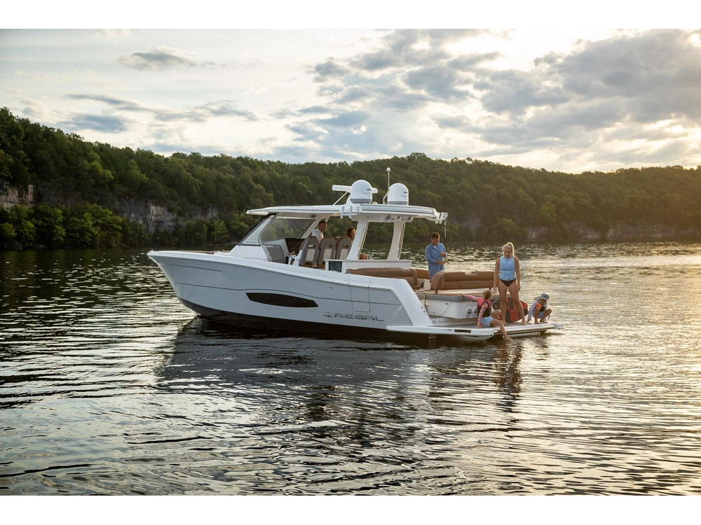 Regal 38 Surf 38 Surf 2025 alt