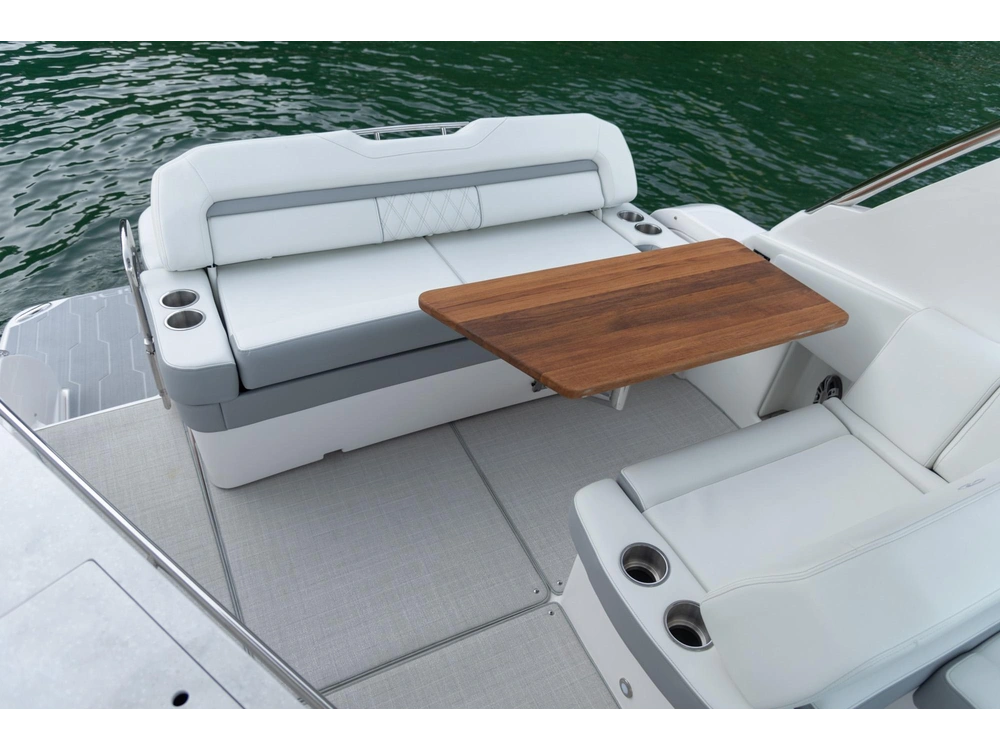 Regal 33 XO 33 XO 2025 alt