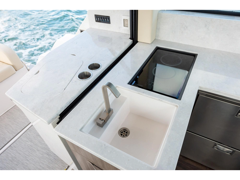 Regal 38 FXO 38 FXO 2025 alt