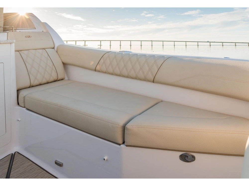 Regal 33 SAV 33 SAV 2025 alt