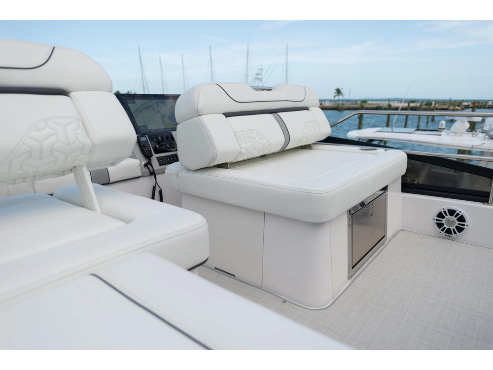 Regal 38 FXO 38 FXO 2025 alt