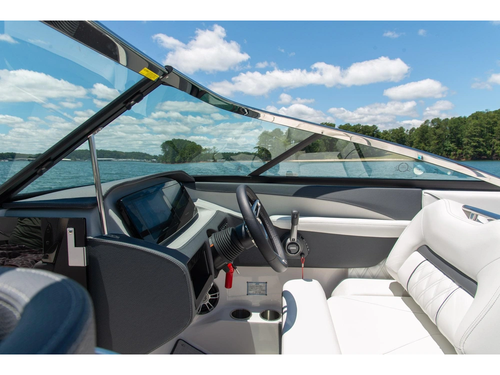 Regal LS6 Surf LS6 Surf 2025 alt