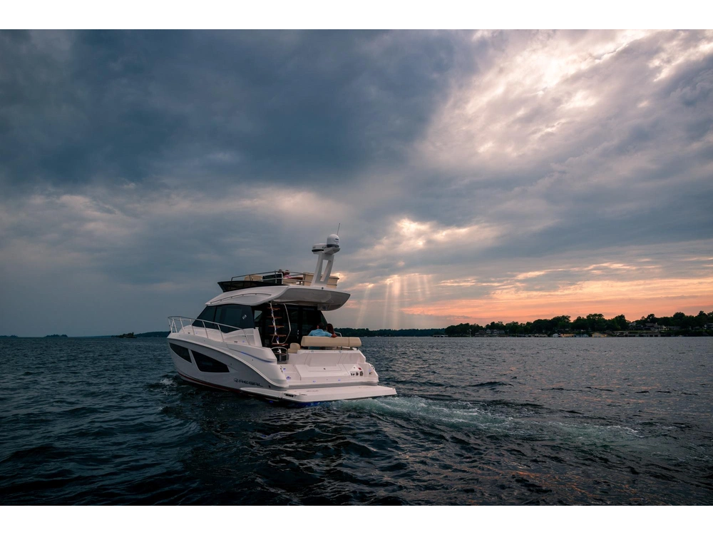 Regal 42 Fly 42 Fly 2025 alt