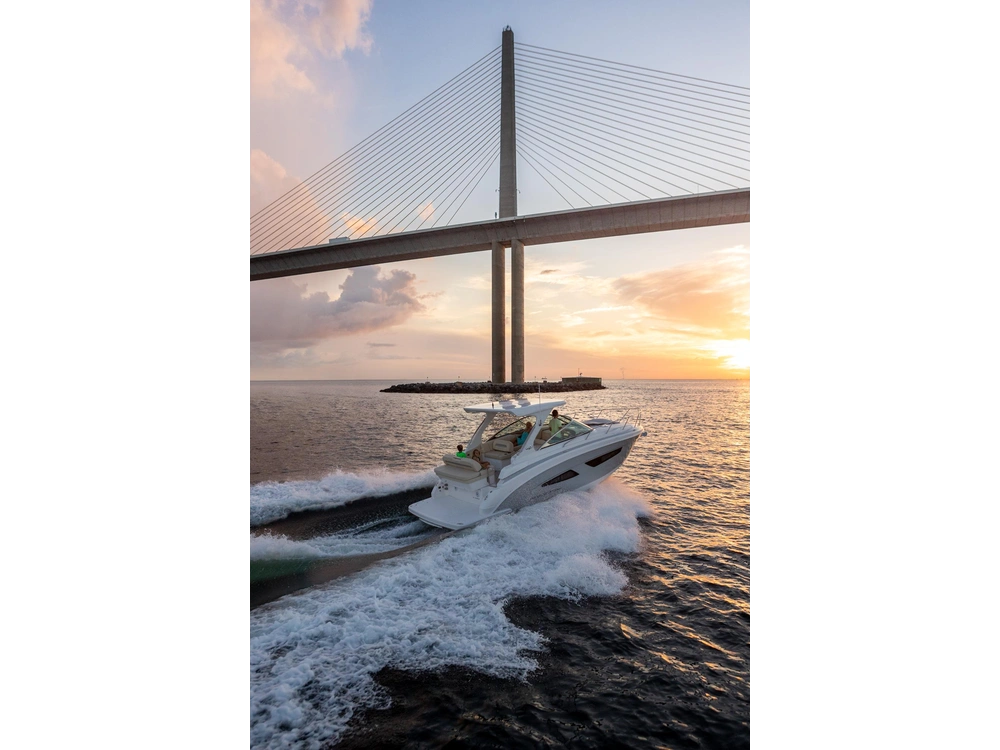 Regal 33 Express 33 Express 2025 alt