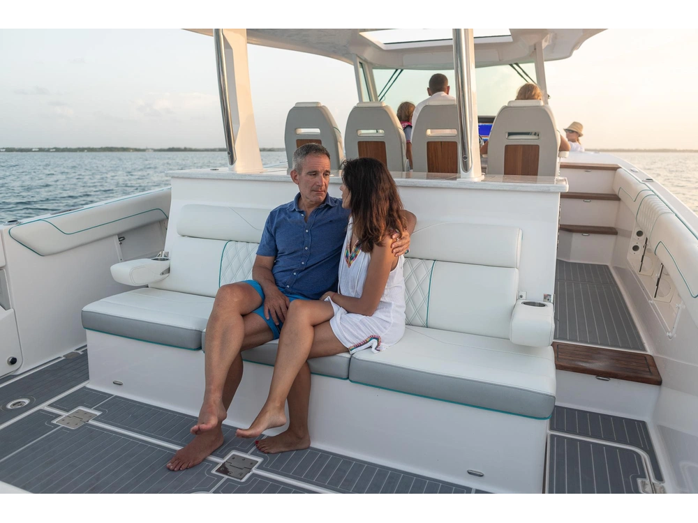 Regal 38 SAV 38 SAV 2025 alt