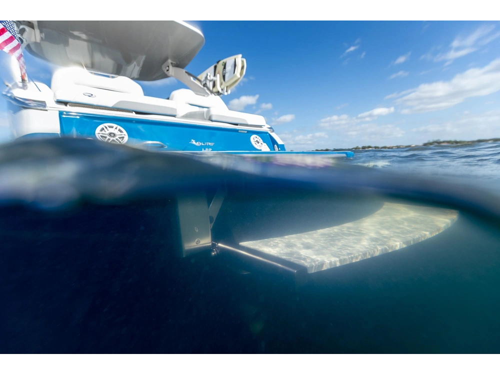 Regal LS9 Surf LS9 Surf 2025 alt