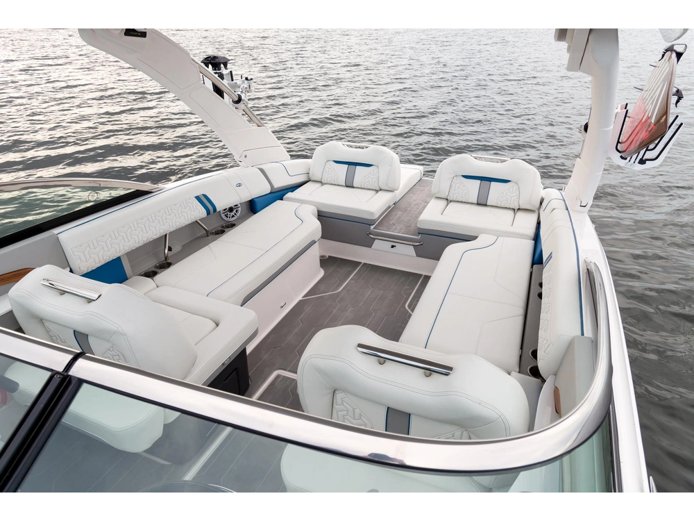 Regal LS9 Surf LS9 Surf 2025 alt