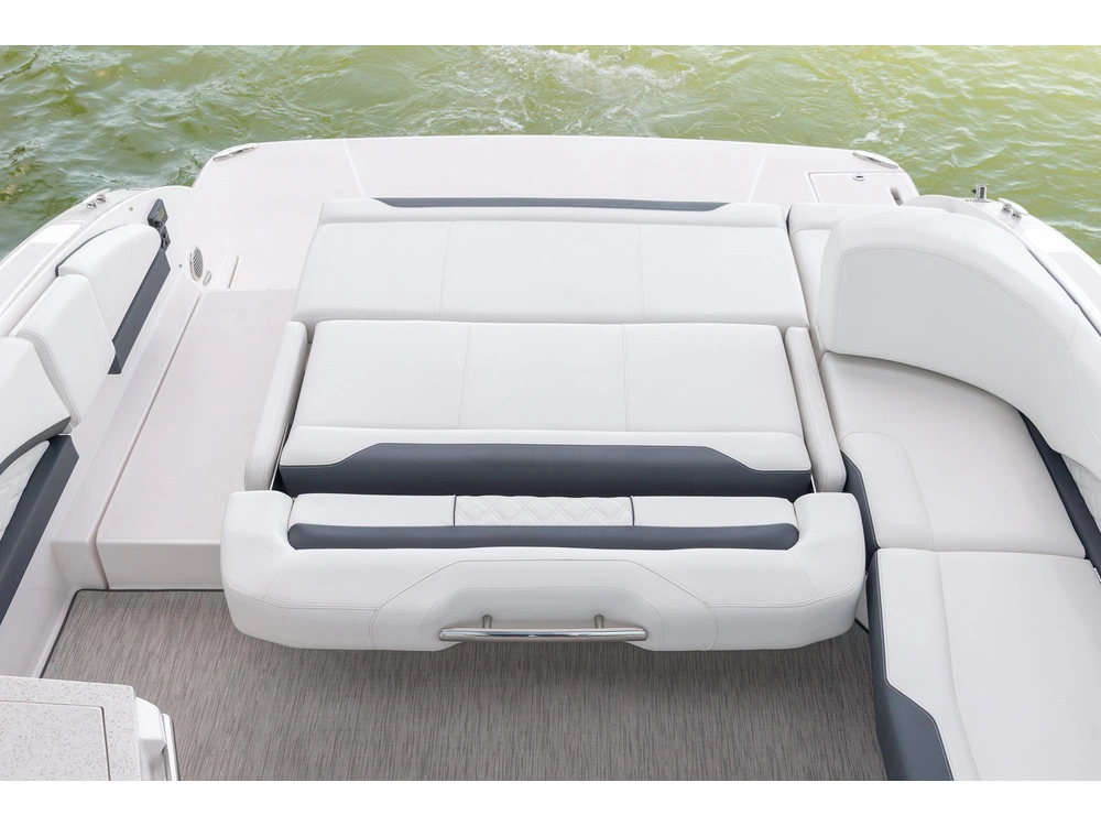 Regal 3300 3300 2025 alt