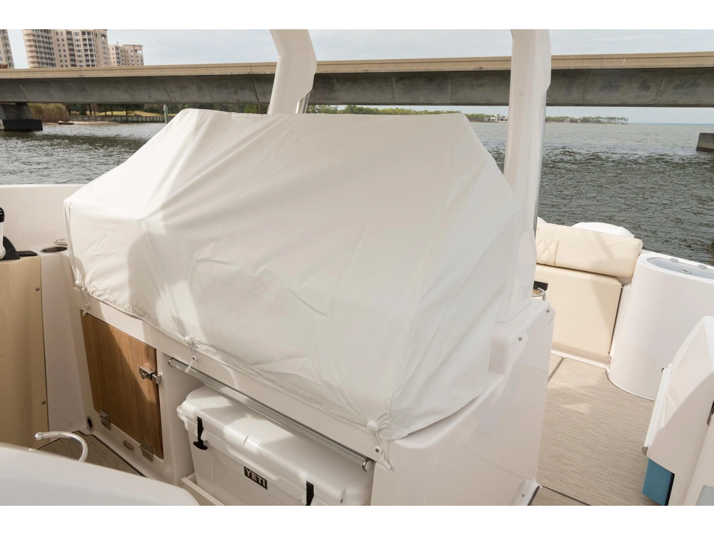 Regal 33 SAV 33 SAV 2025 alt