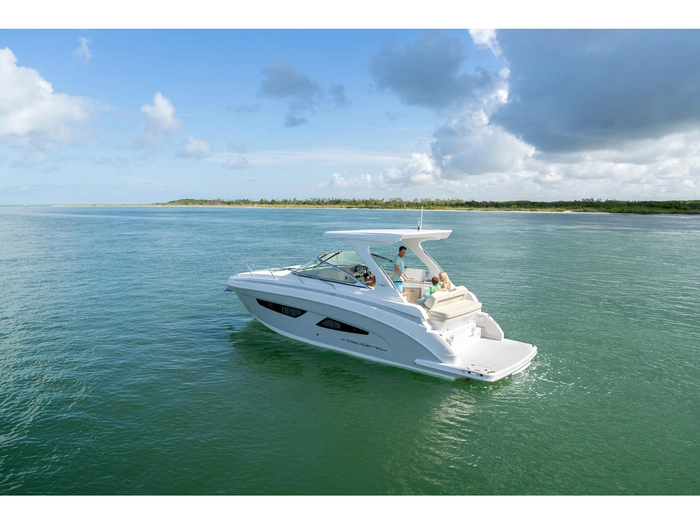 Regal 33 Express 33 Express 2025 alt