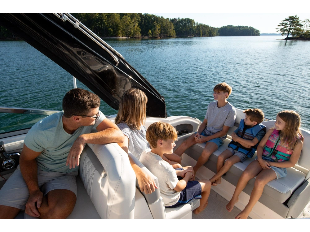 Regal 28 Express 28 Express 2025 alt