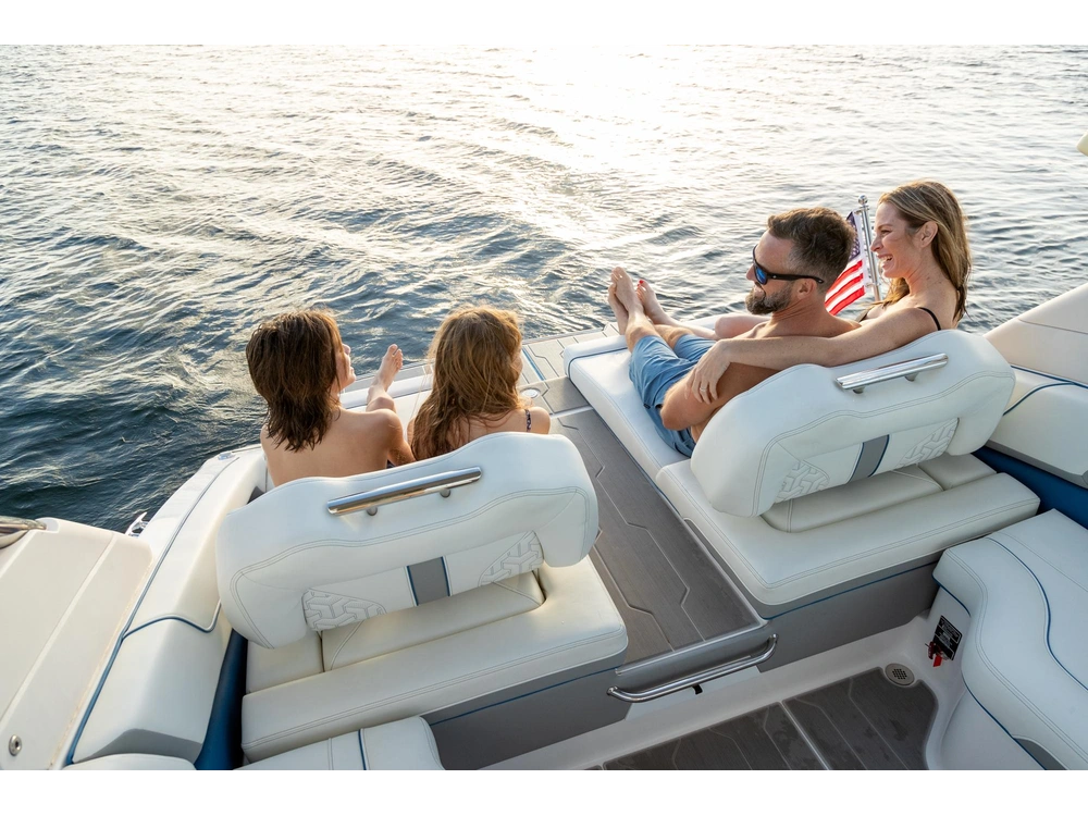 Regal LS9 Surf LS9 Surf 2025 alt