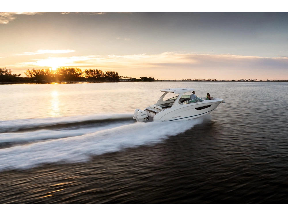 Regal 33 OBX 33 OBX 2025 alt