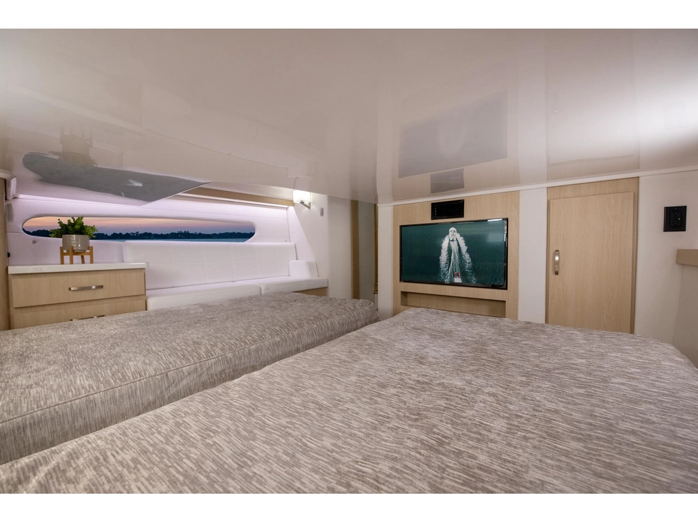 Regal 38 FXO 38 FXO 2025 alt