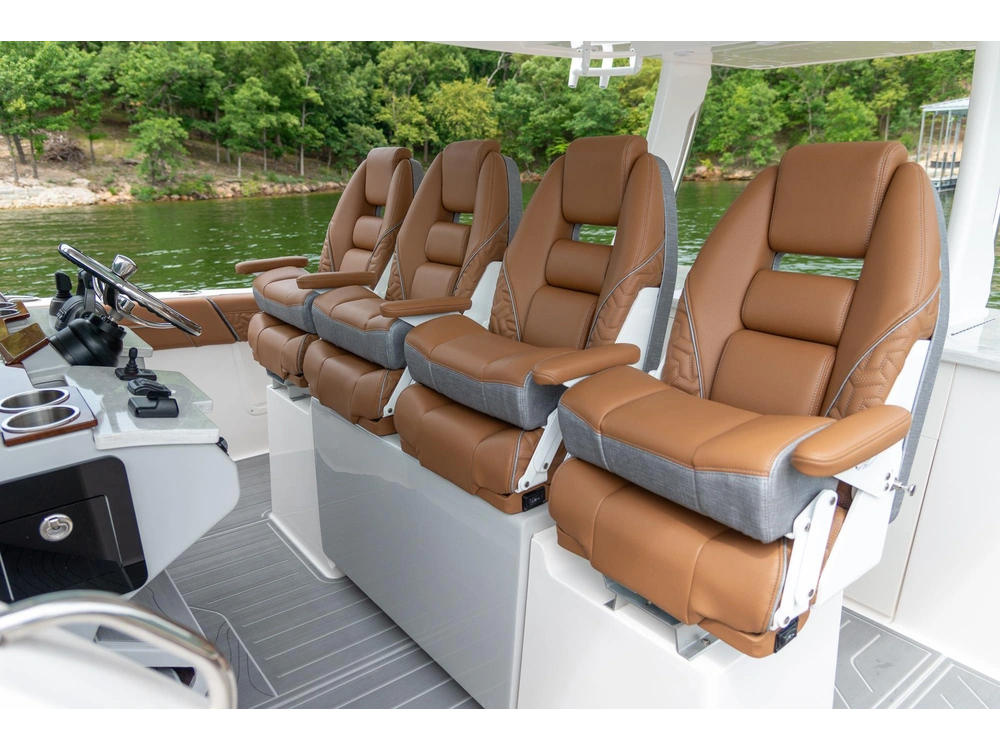 Regal 38 Surf 38 Surf 2025 alt