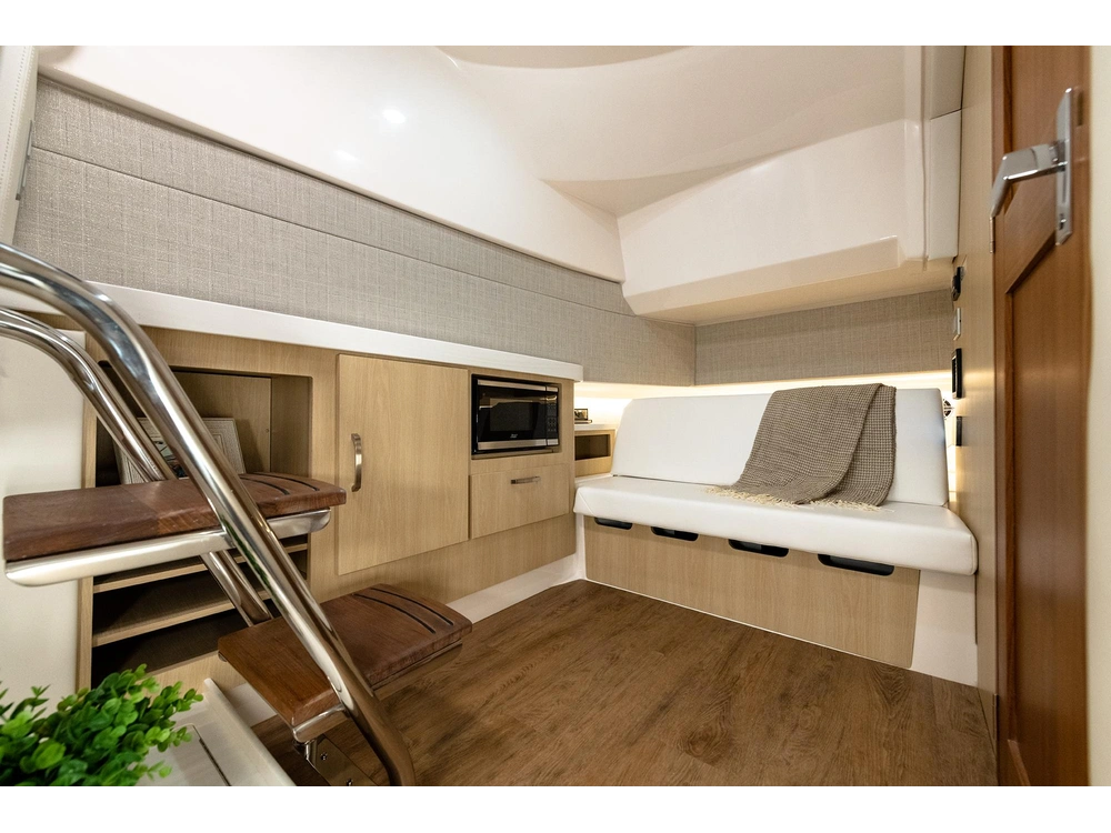 Regal 38 SAV 38 SAV 2025 alt