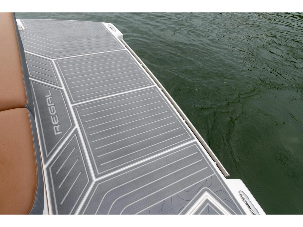 Regal 38 Surf 38 Surf 2025 alt