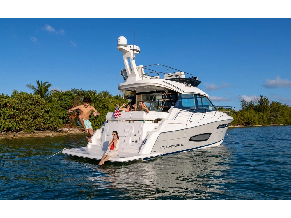 Regal 38 FLY 38 FLY 2025 alt