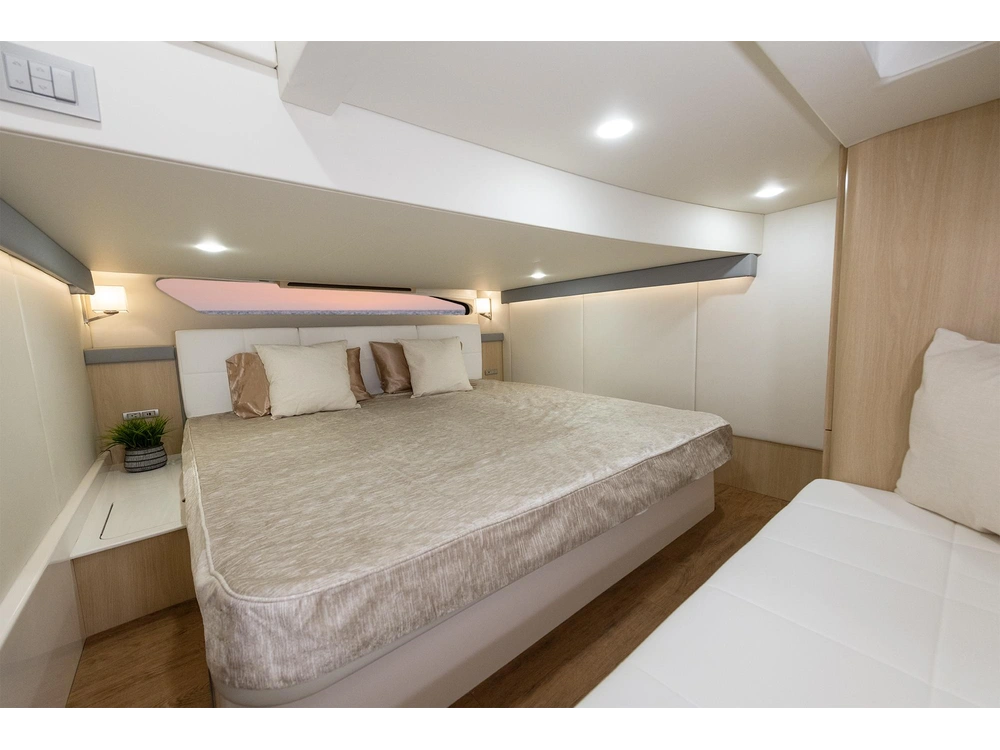 Regal 42 Grande Coupe 42 Grande Coupe 2025 alt