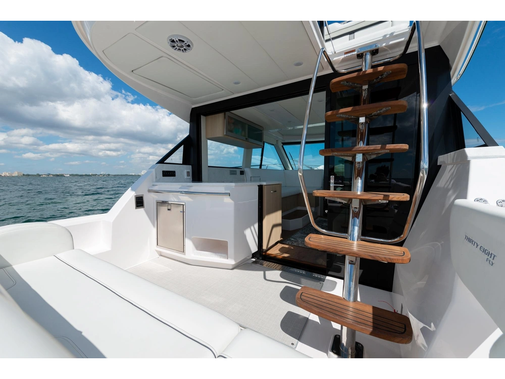 Regal 38 FLY 38 FLY 2025 alt