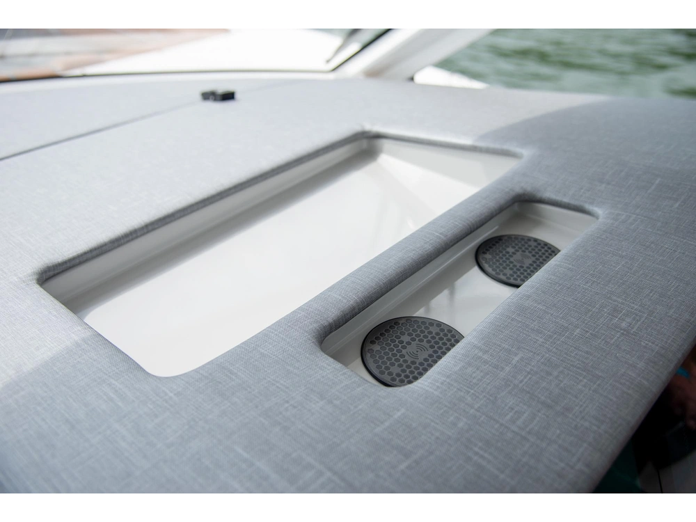 Regal 38 Surf 38 Surf 2025 alt