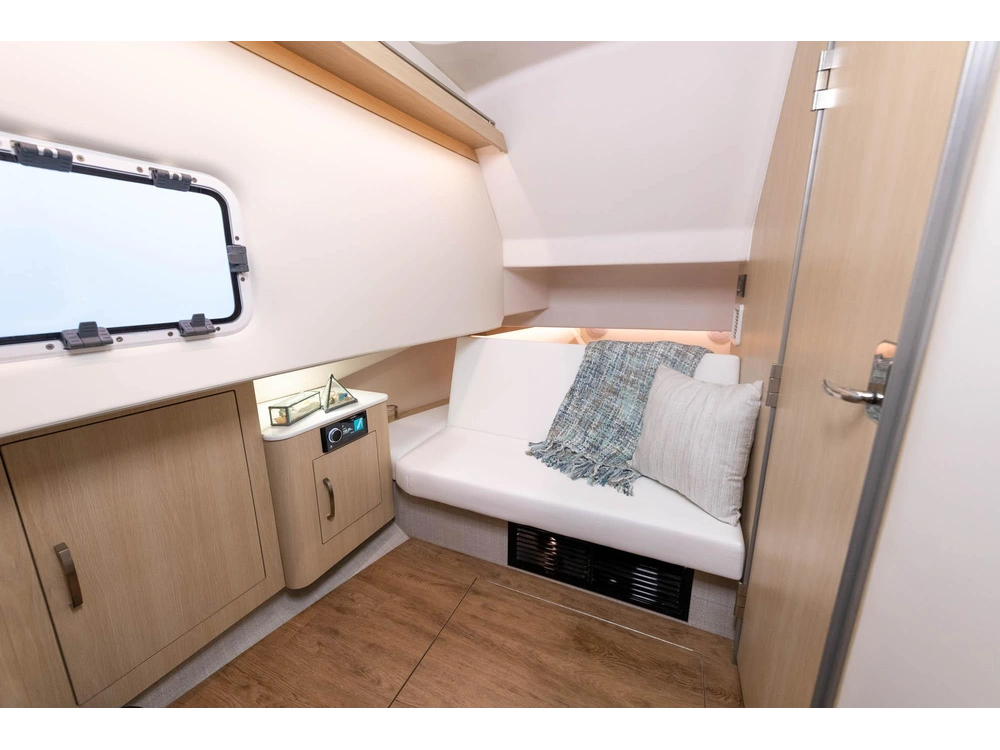 Regal 33 SAV 33 SAV 2025 alt