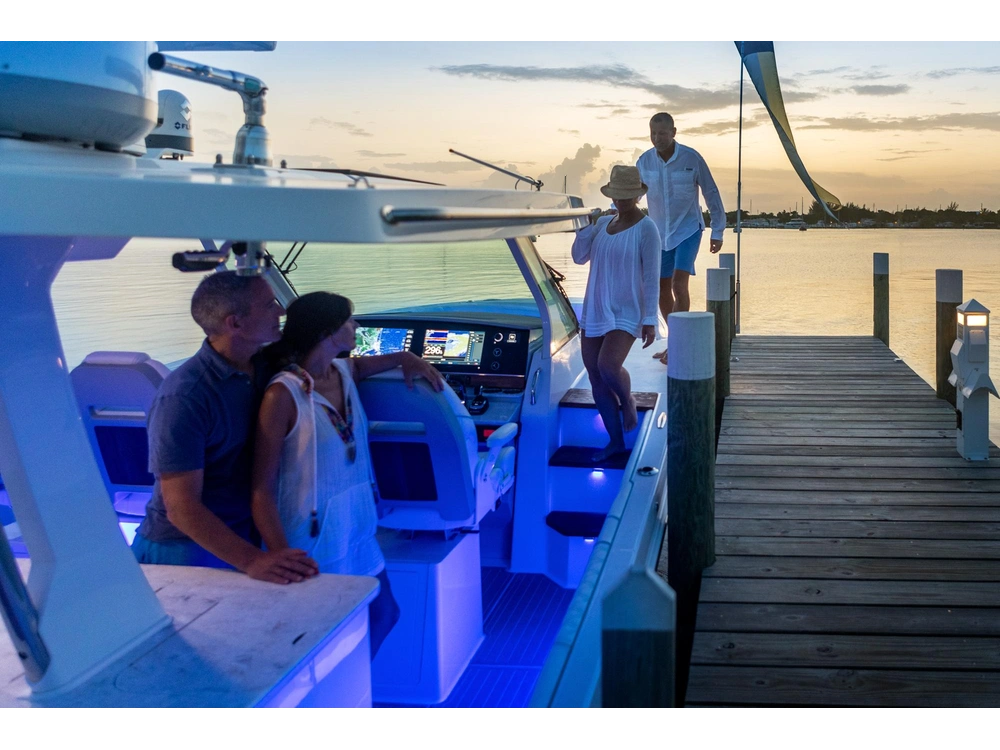 Regal 38 SAV 38 SAV 2025 alt