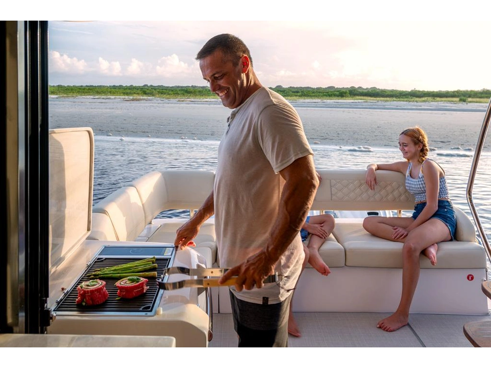 Regal 42 FXO 42 FXO 2025 alt