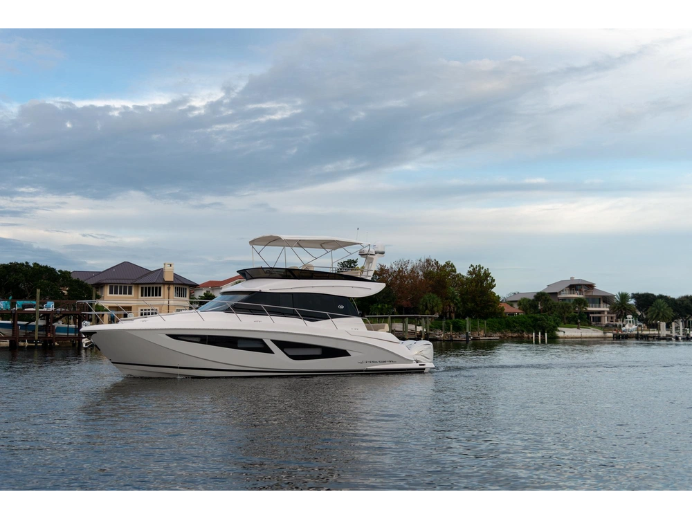 Regal 42 FXO 42 FXO 2025 alt