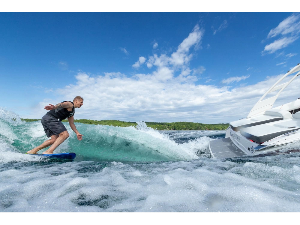 Regal LS2 Surf LS2 Surf 2025 alt