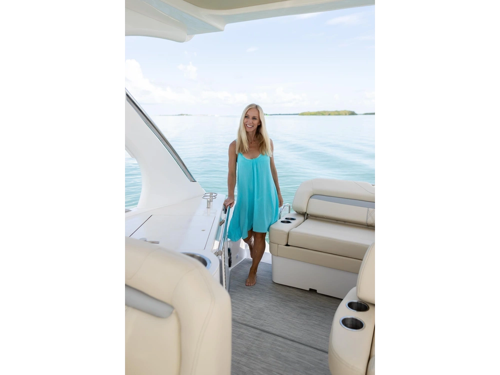 Regal 33 Express 33 Express 2025 alt