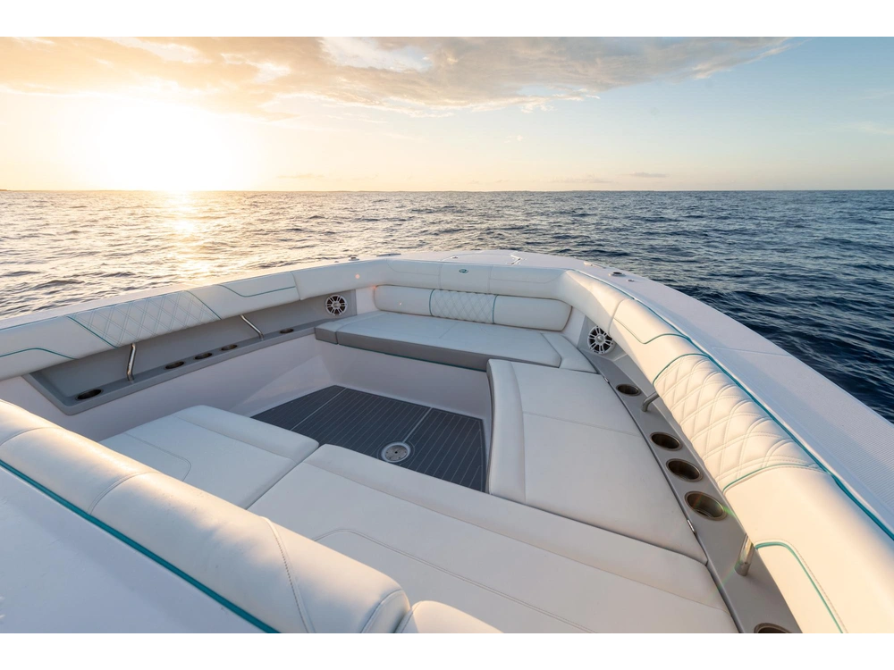 Regal 38 SAV 38 SAV 2025 alt