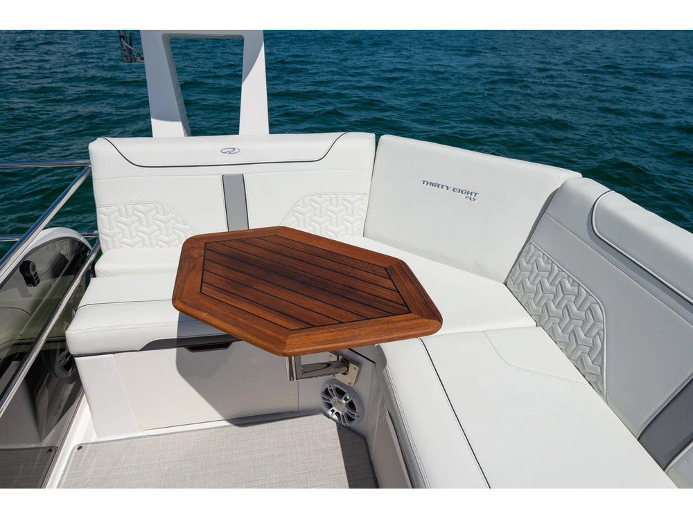Regal 38 FLY 38 FLY 2025 alt