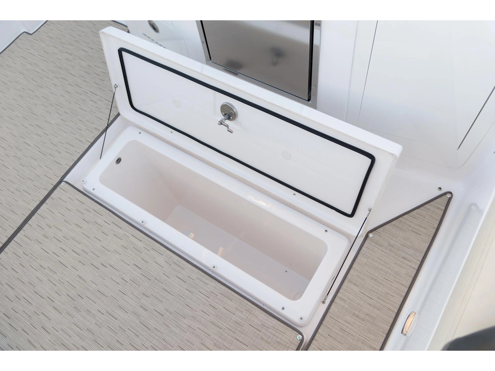 Regal 33 SAV 33 SAV 2025 alt