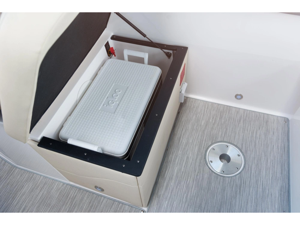 Regal 26 Express 26 Express 2025 alt